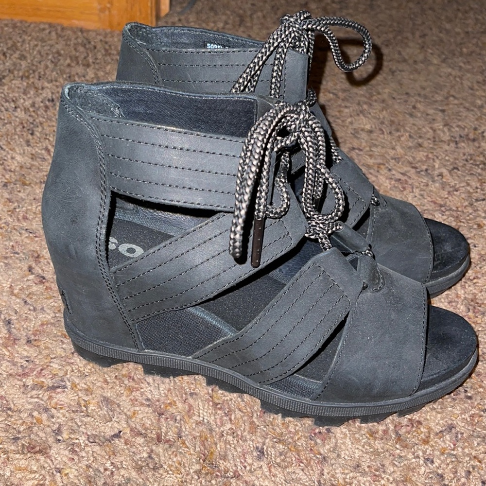 Size 7.5 Sorel wedge sandals